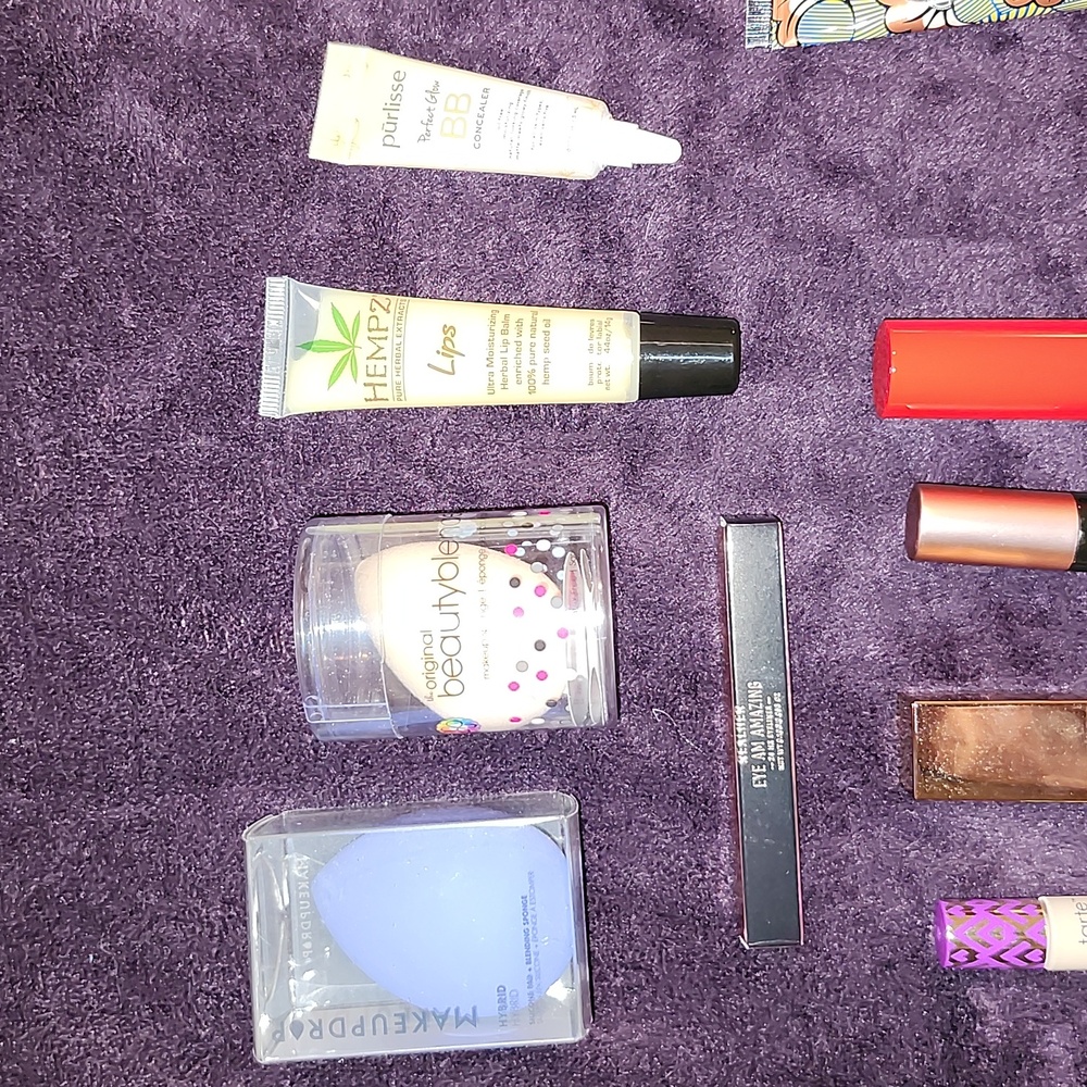 Makeup - Picture 2 of 5